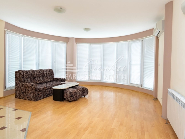 Двустаен апартамент в Шумен, Център - 85 кв.м за 1648 €/кв.м - Снимка #1