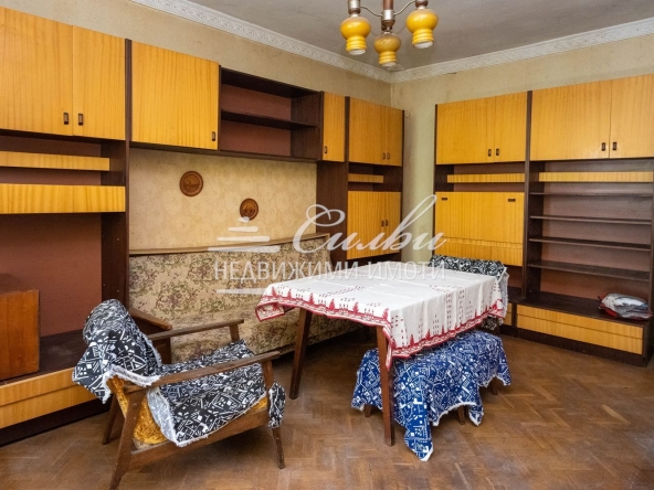 Четиристаен апартамент в Шумен, Куршум чешма - 105 кв.м за 1054 €/кв.м - Снимка #1