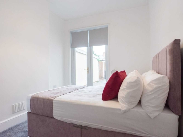 Дава се под наем Двустаен апартамент в София, Център - 65 кв.м за 382.5 € - Снимка #1