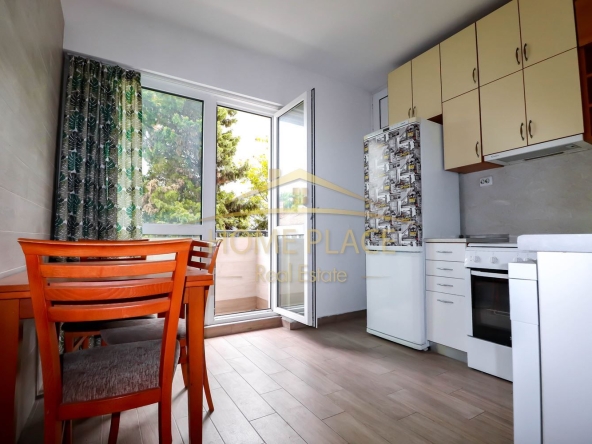 Дава се под наем Тристаен апартамент в Варна, Център - 80 кв.м за 612 € - Снимка #1