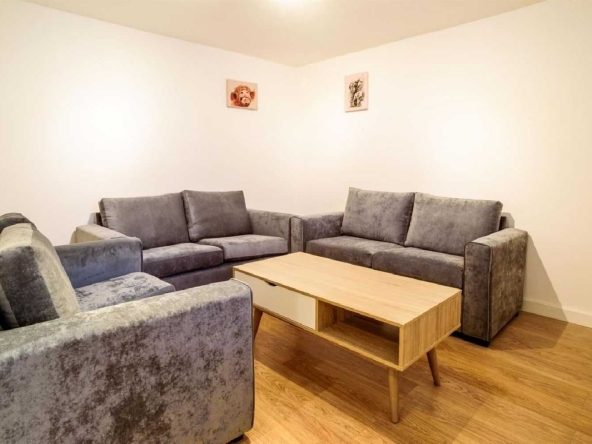 Дава се под наем Двустаен апартамент в София, Център - 56 кв.м за 397.8 € - Снимка #1