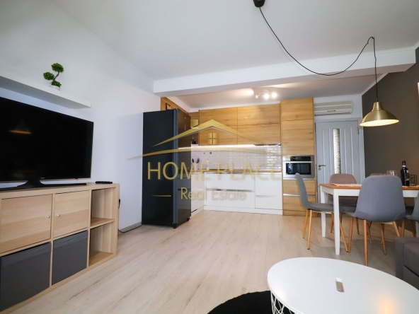 Дава се под наем Тристаен апартамент в Варна, Център - 84 кв.м за 1632 € - Снимка #1