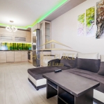 Дава се под наем Тристаен апартамент в Варна, Колхозен пазар - 80 кв.м за 663 € - Снимка #1