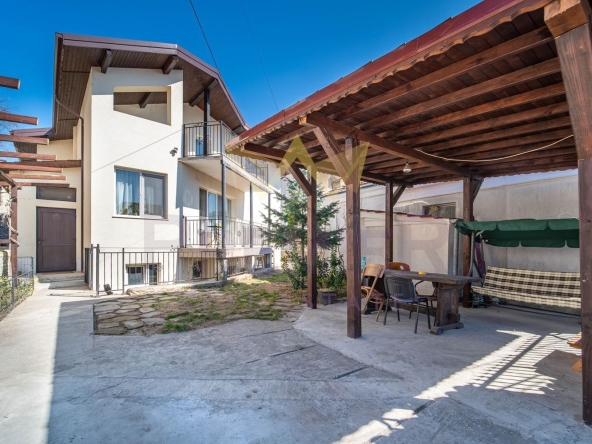 Къща в Балчик - 180 кв.м за 1498 €/кв.м - Снимка #1