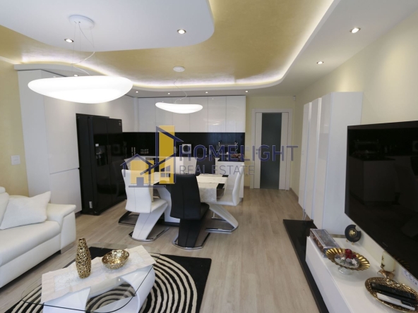 Дава се под наем Тристаен апартамент в София, Център - 119 кв.м за 1990 € - Снимка #1