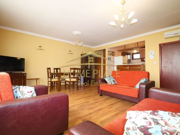 Дава се под наем Тристаен апартамент в Варна, м-т Траката - 135 кв.м за 714 € - Снимка #1