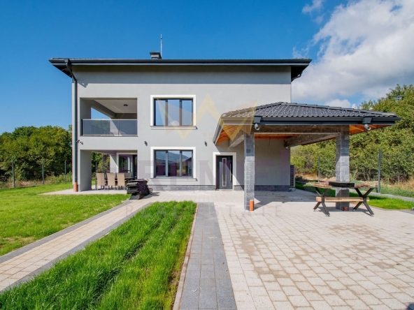 Къща в с. Осоица, Област София-област - 360 кв.м за 2084 €/кв.м - Снимка #1