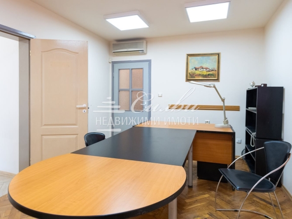 Дава се под наем Офис в Шумен, Център - 102 кв.м за 612 € - Снимка #1