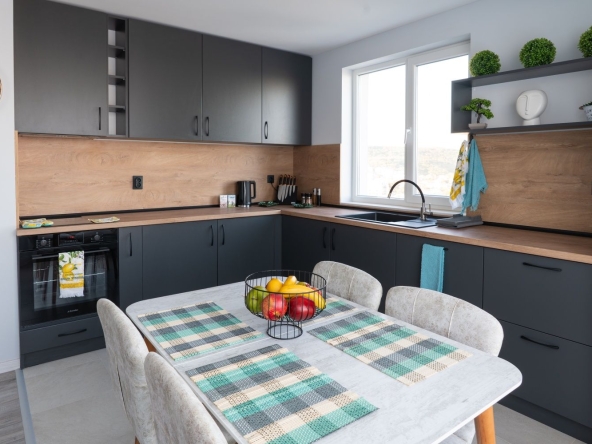 Дава се под наем Тристаен апартамент в Варна, Виница - 92 кв.м за 637.5 € - Снимка #1