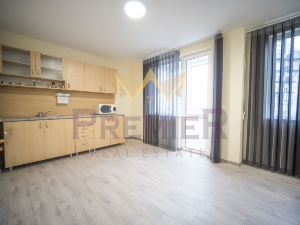 Дава се под наем Двустаен апартамент в Варна, Колхозен пазар - 76 кв.м за 306 € - Снимка #1