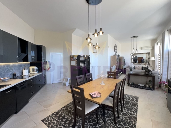 Къща в Балчик - 239 кв.м за 1256 €/кв.м - Снимка #1