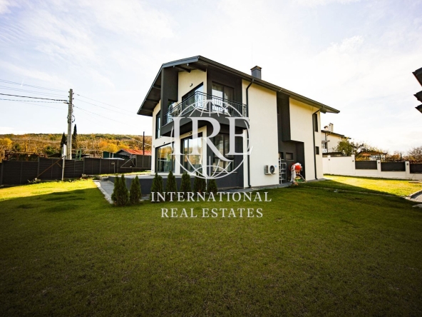 Къща в с. Кранево, Област Добрич - 300 кв.м за 816 €/кв.м - Снимка #1