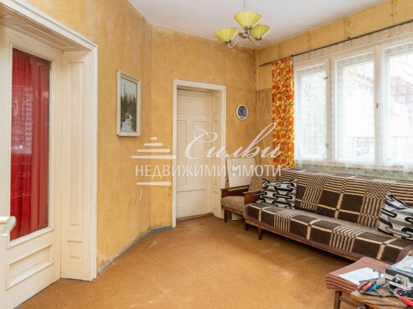 Етаж от къща в Шумен, Дивизионна болница - 114 кв.м за 1007 €/кв.м - Снимка #1