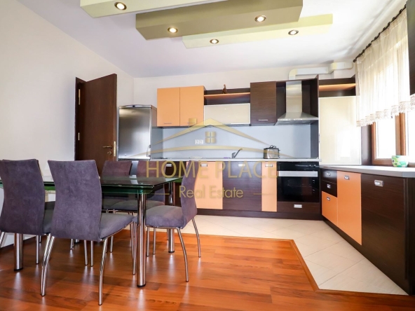 Дава се под наем Двустаен апартамент в Варна, Център - 65 кв.м за 612 € - Снимка #1