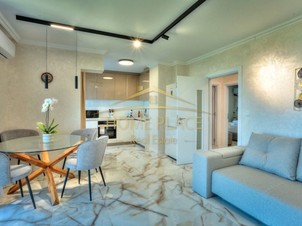 Дава се под наем Тристаен апартамент в Варна, Галата - 85 кв.м за 867 € - Снимка #1