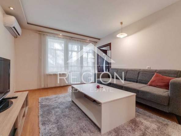 Дава се под наем Двустаен апартамент в Варна, Лятно кино Тракия - 70 кв.м за 438.6 € - Снимка #1