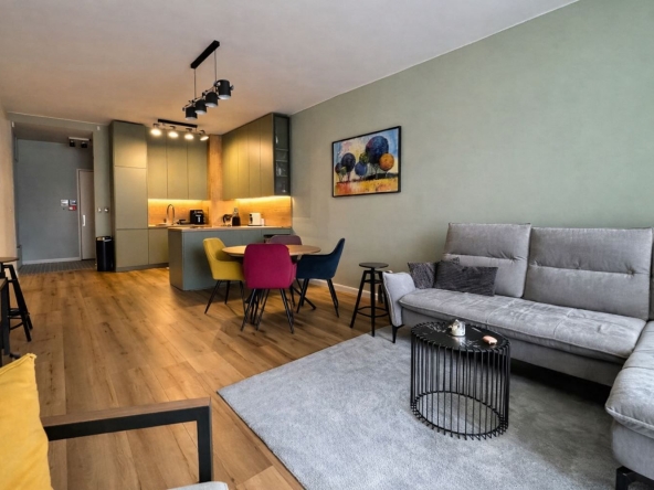 Дава се под наем Тристаен апартамент в София, Лозенец - 135 кв.м за 1644.75 € - Снимка #1