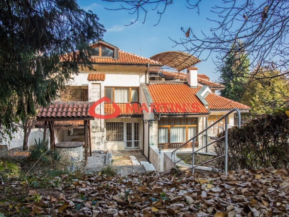 Дава се под наем Къща в София, Бояна - 989 кв.м за 4488.51 € - Снимка #1