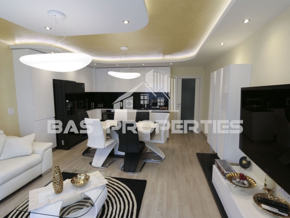 Дава се под наем Тристаен апартамент в София, Център - 119 кв.м за 1136.79 € - Снимка #1