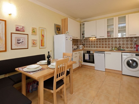 Двустаен апартамент в к.к. Слънчев бряг - 65 кв.м за 644 €/кв.м - Снимка #1