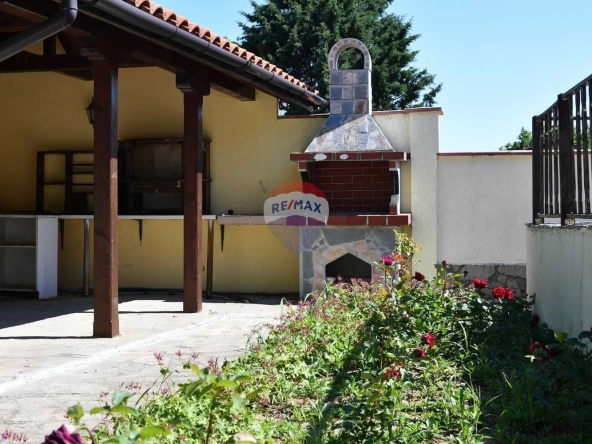 Къща в с. Близнаци, Област Варна - 605 кв.м за 359 €/кв.м - Снимка #1