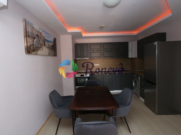 Дава се под наем Четиристаен апартамент в Варна, Базар Левски - 300 кв.м за 1296.42 € - Снимка #1