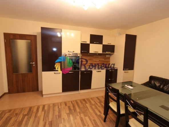 Дава се под наем Двустаен апартамент в Варна, Център - 70 кв.м за 727.77 € - Снимка #1