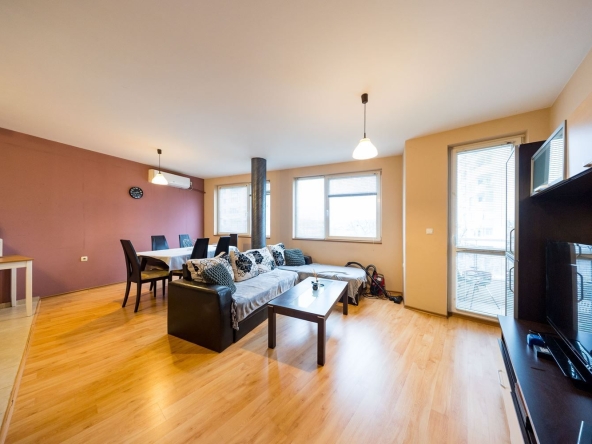 Тристаен апартамент в Плевен, Широк център - 100 кв.м за 842 €/кв.м - Снимка #1