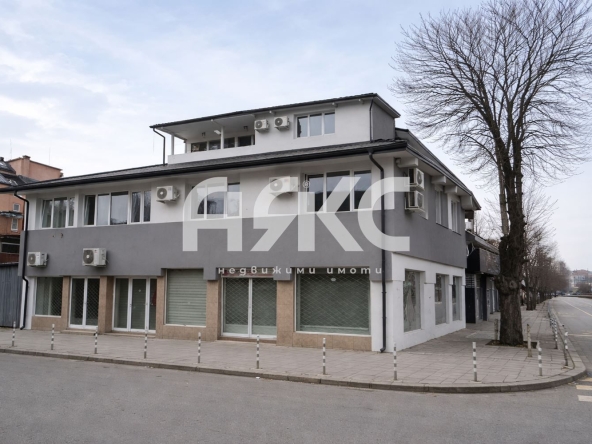 Дава се под наем Офис в София, Център - 800 кв.м за 7650.51 € - Снимка #1