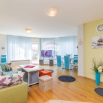 Дава се под наем Четиристаен апартамент в Варна, Общината - 150 кв.м за 1296.42 € - Снимка #1