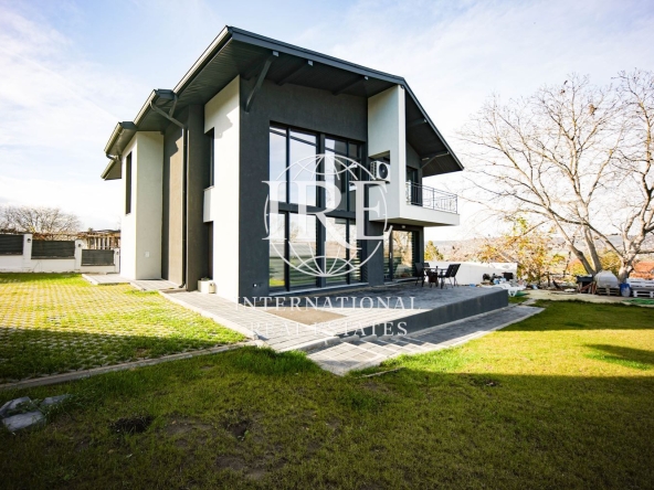 Къща в с. Кранево, Област Добрич - 300 кв.м за 935 €/кв.м - Снимка #1