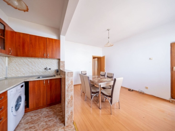 Тристаен апартамент в Плевен, Идеален център - 80 кв.м за 1075 €/кв.м - Снимка #1