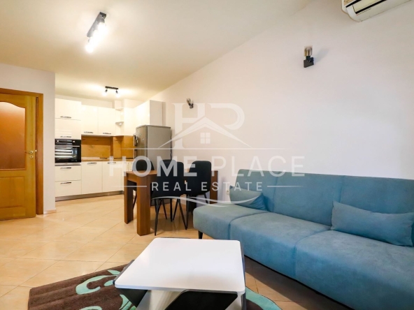 Дава се под наем Тристаен апартамент в Варна, Център - 92 кв.м за 648.21 € - Снимка #1