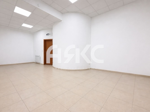 Магазин в София, Иван Вазов - 60 кв.м за 1700 €/кв.м - Снимка #1