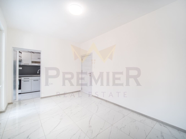 Тристаен апартамент в Варна, Център - 86 кв.м за 1928 €/кв.м - Снимка #1