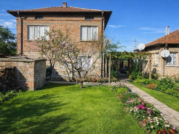 Къща в с. Кадиево, Област Пловдив - 178 кв.м за 277 €/кв.м - Снимка #1