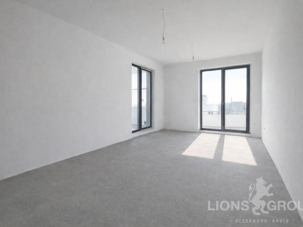 Тристаен апартамент в Варна, Изгрев - 115 кв.м за 697 €/кв.м - Снимка #1