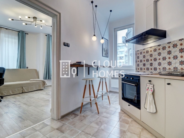 Дава се под наем Тристаен апартамент в София, Център - 70 кв.м за 797.64 € - Снимка #1