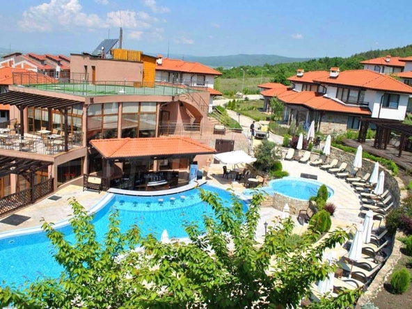 Тристаен апартамент в с. Кошарица, Област Бургас - 94 кв.м за 472 €/кв.м - Снимка #1