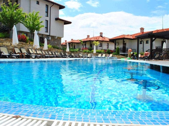 Тристаен апартамент в с. Кошарица, Област Бургас - 130 кв.м за 506 €/кв.м - Снимка #1