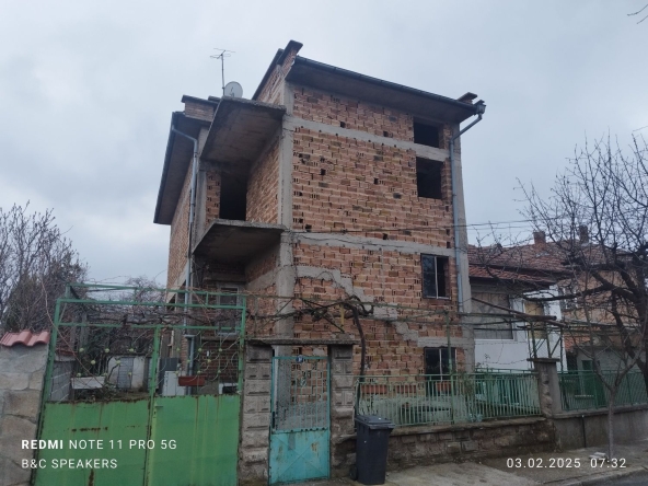 Къща в Казанлък - 200 кв.м за 306 €/кв.м - Снимка #1