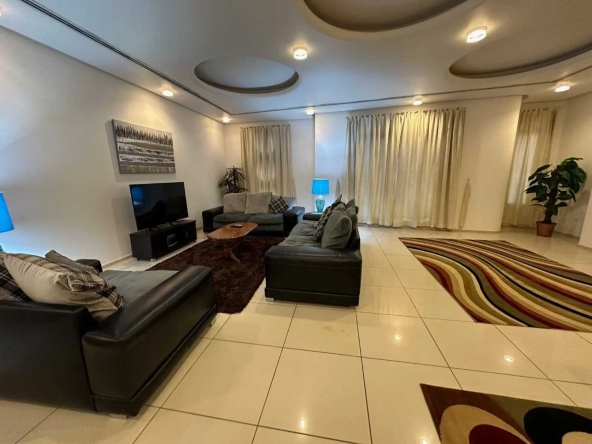 Дава се под наем Двустаен апартамент в София, Център - 56 кв.м за 392.7 € - Снимка #1