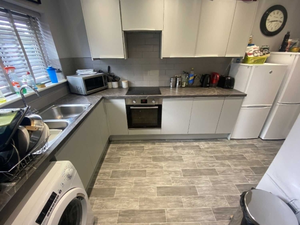 Дава се под наем Двустаен апартамент в София, Център - 55 кв.м за 408 € - Снимка #1