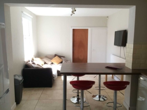 Дава се под наем Двустаен апартамент в София, Център - 55 кв.м за 397.8 € - Снимка #1