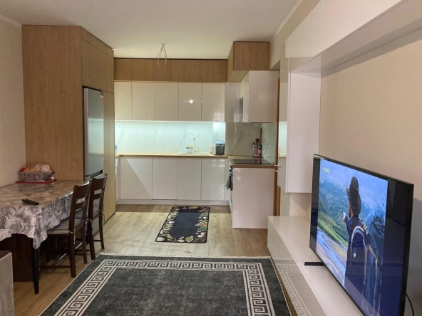 Дава се под наем Тристаен апартамент в Пловдив, Южен - 88 кв.м за 663 € - Снимка #1