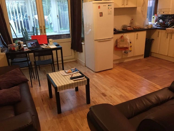 Дава се под наем Двустаен апартамент в София, Център - 65 кв.м за 387.6 € - Снимка #1