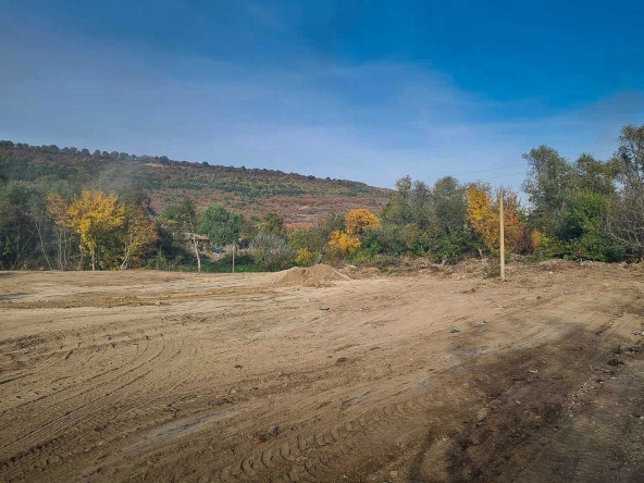 Парцел в с. Лиляк, Област Търговище - 3500 кв.м за 18 €/кв.м - Снимка #1