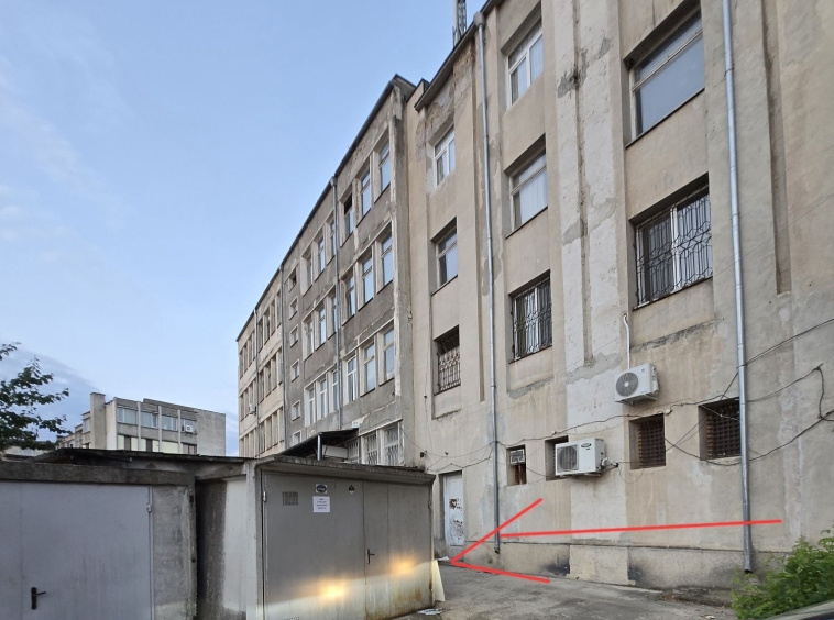 Дава се под наем Гараж / Паркомясто в Горна Оряховица - 20 кв.м за 40.8 € - Снимка #1