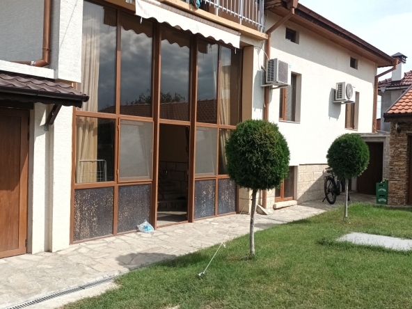 Дава се под наем Къща в с. Гецово, Област Разград - 100 кв.м за 600 € - Снимка #1