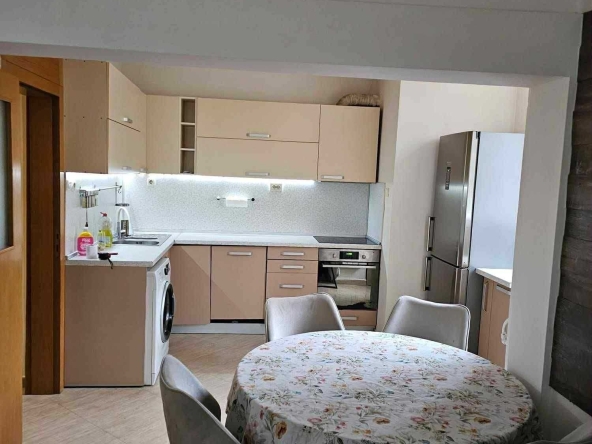 Дава се под наем Тристаен апартамент в София, Яворов - 97 кв.м за 698.19 € - Снимка #1